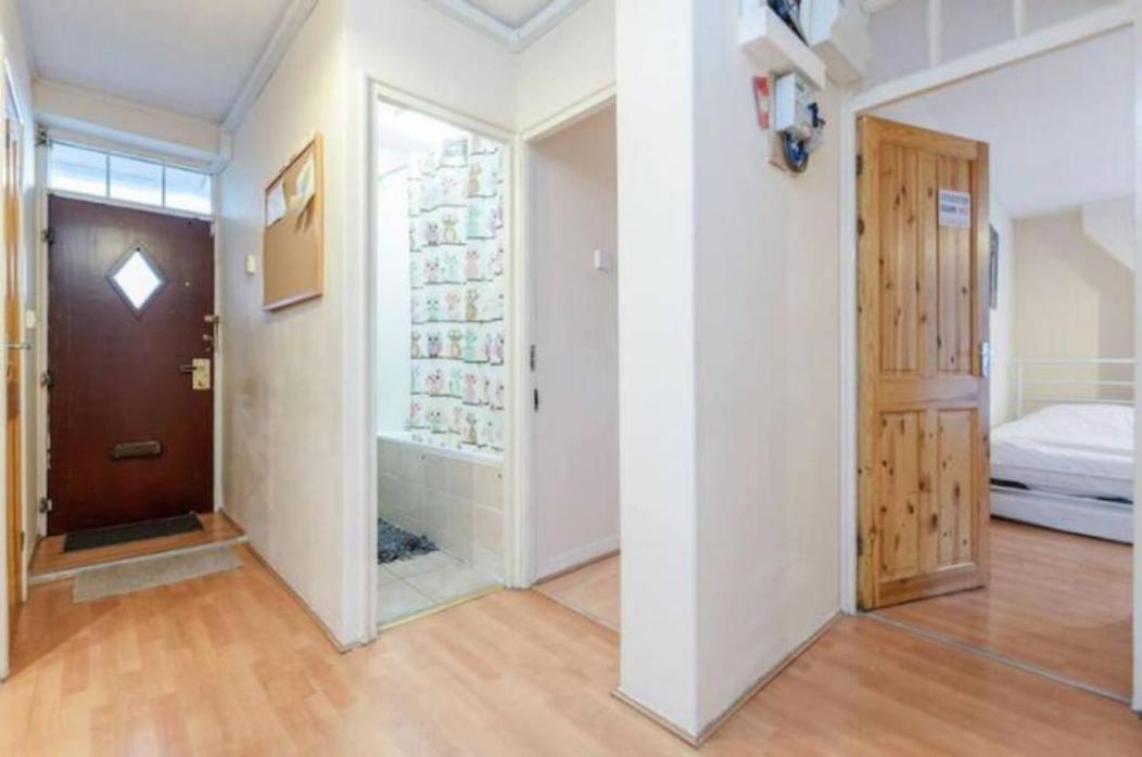 Quarto em Acomodações Particulares Aplacetostay Apartment, Zone 1 Bond